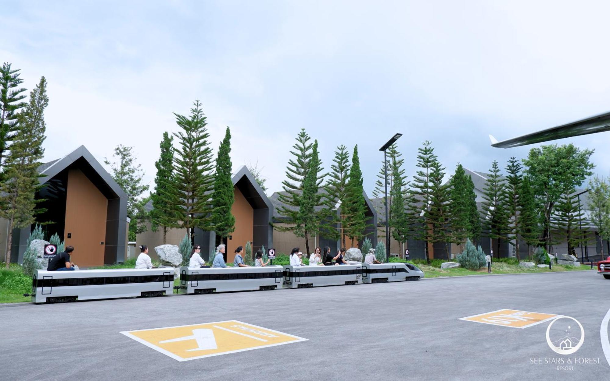 See Stars & Forest Resort Amphoe Sawang Daen Din Exterior foto
